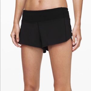 BLACK LULULEMON SPEED SHORT 2.5”